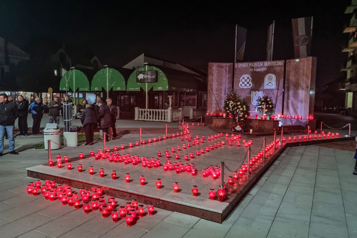 Zapaljene svijeće za žrtve Vukovara i Škabrnje 